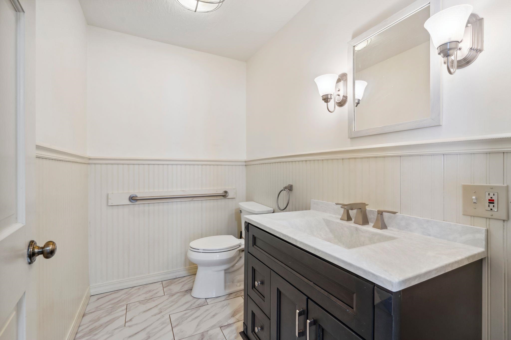 401 Center Of Town Road