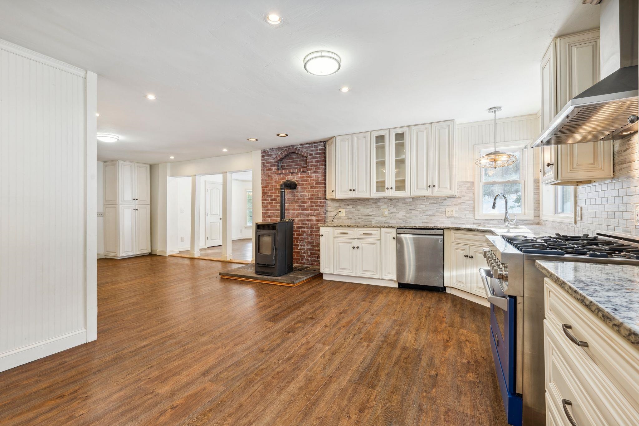 401 Center Of Town Road