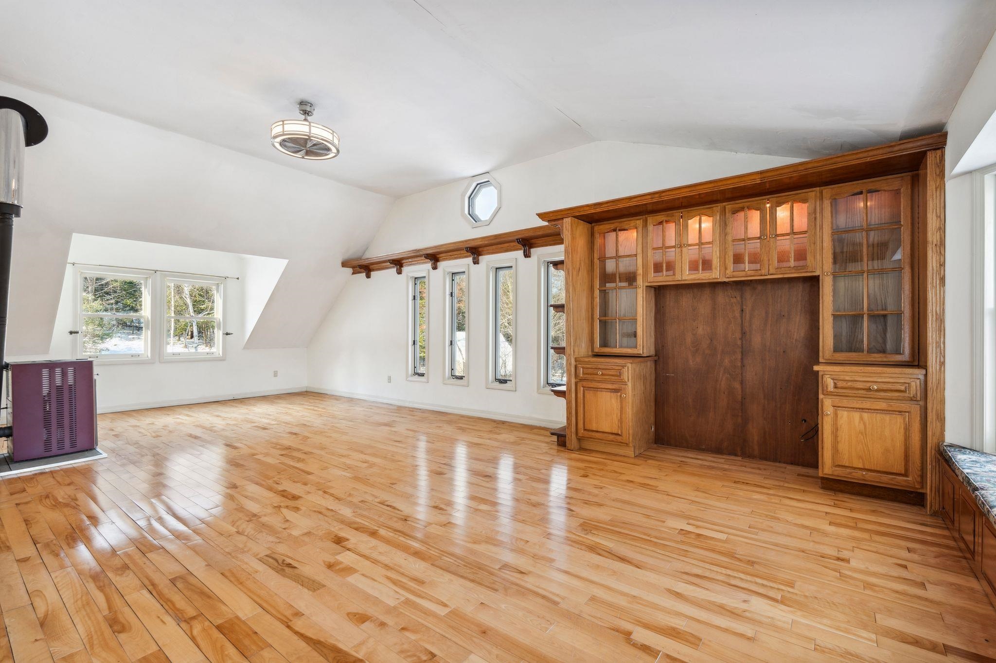 401 Center Of Town Road