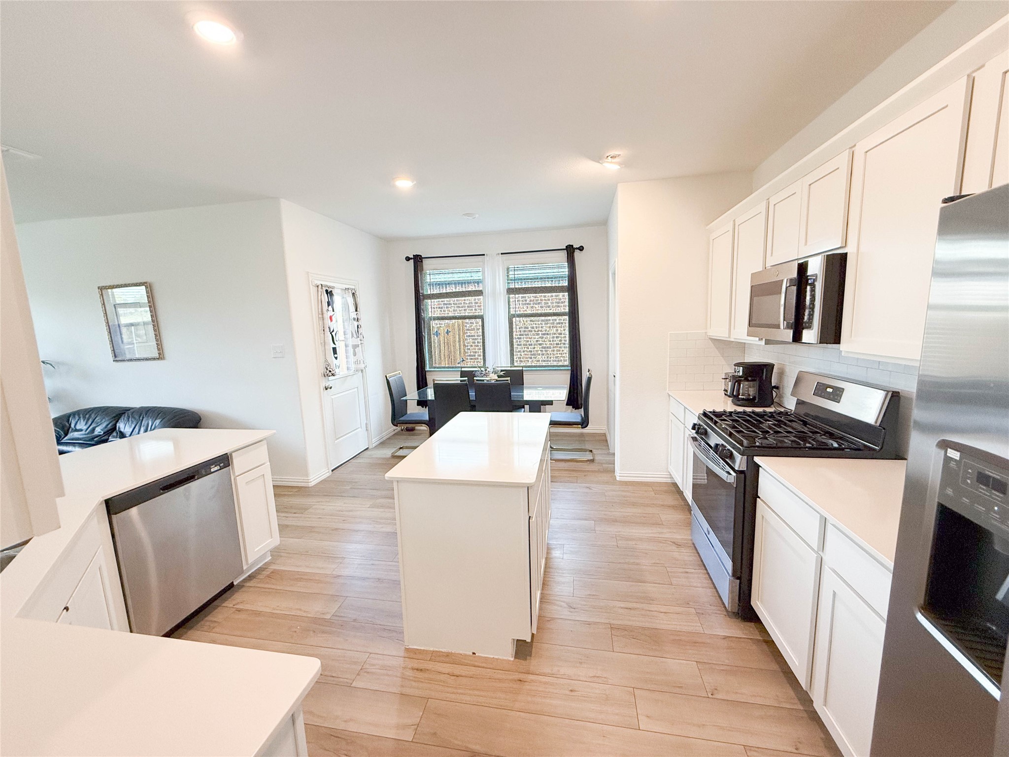3401 Kingsview Drive