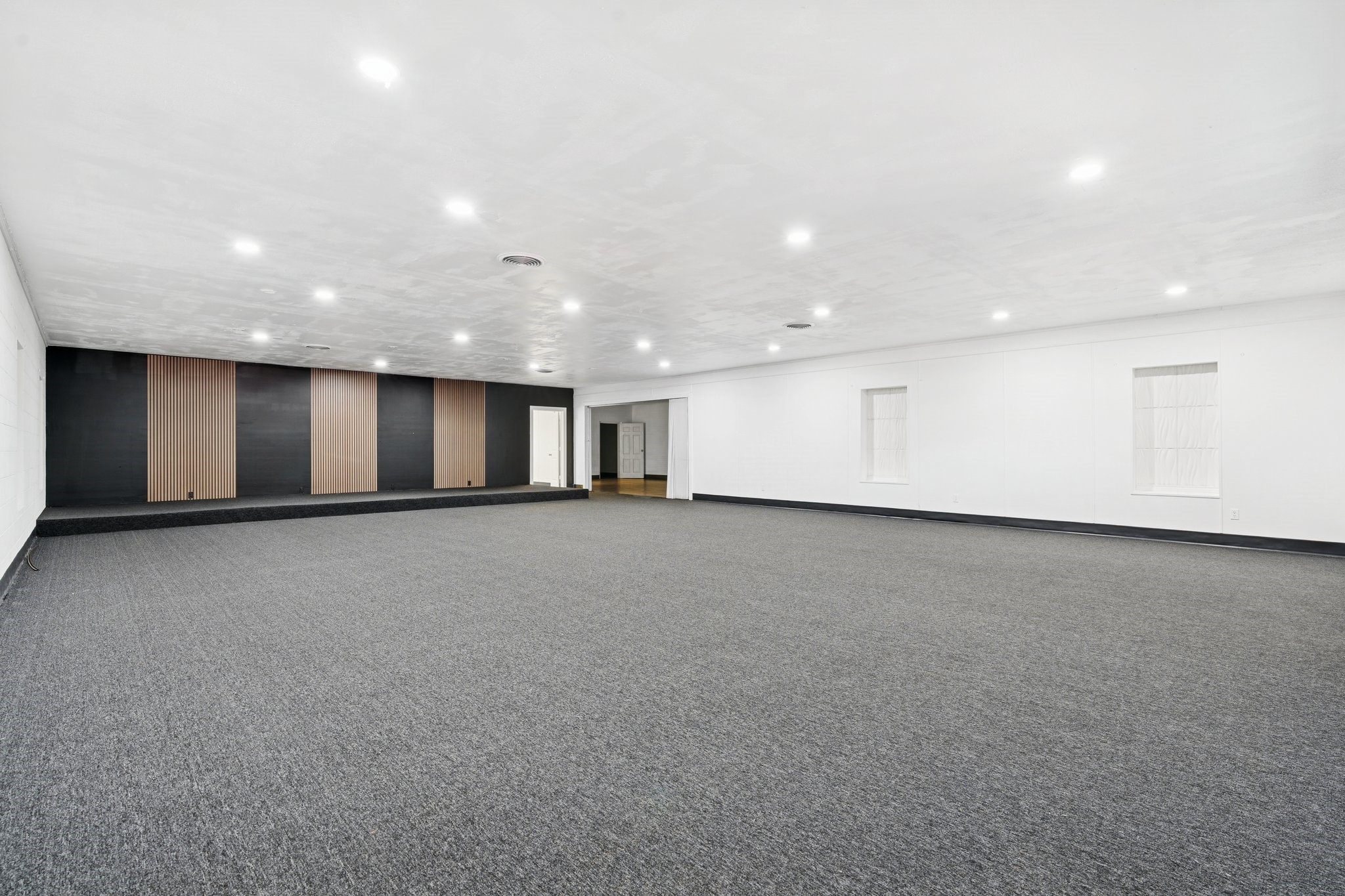 200 E Carr Lane