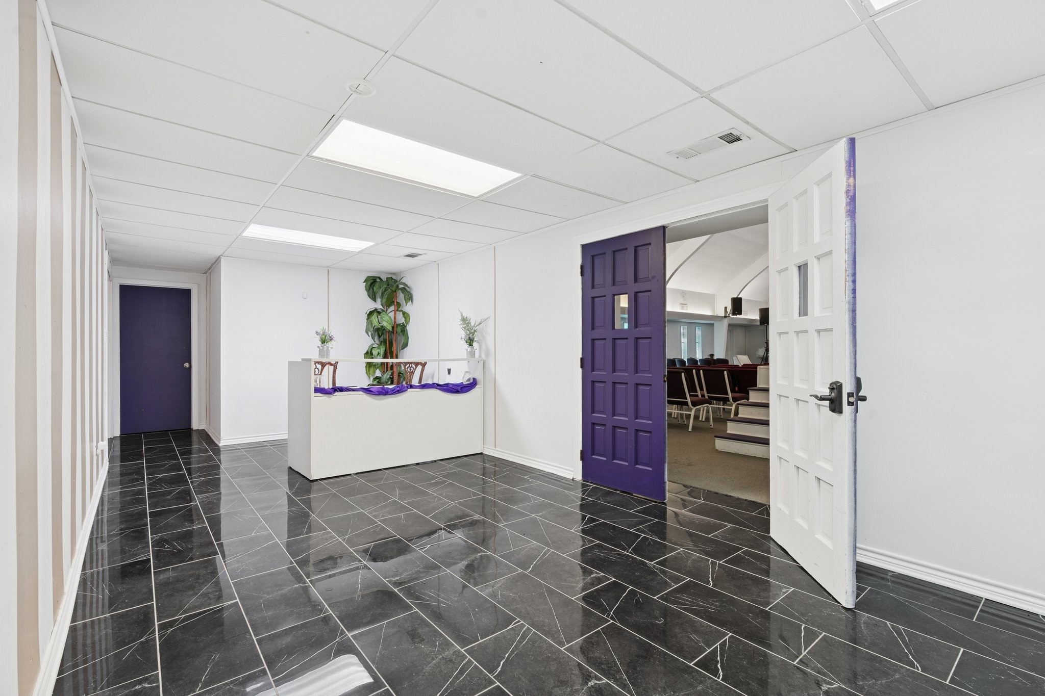 200 E Carr Lane