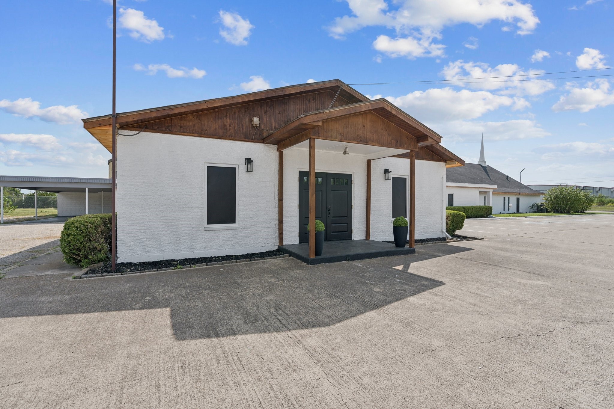 200 E Carr Lane