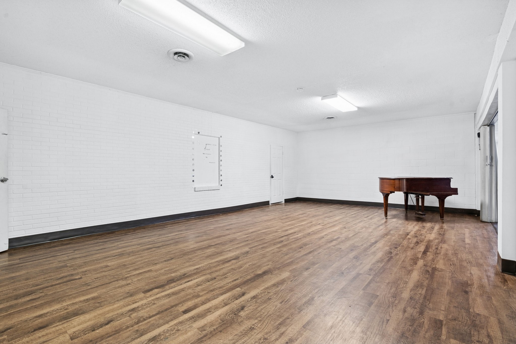 200 E Carr Lane