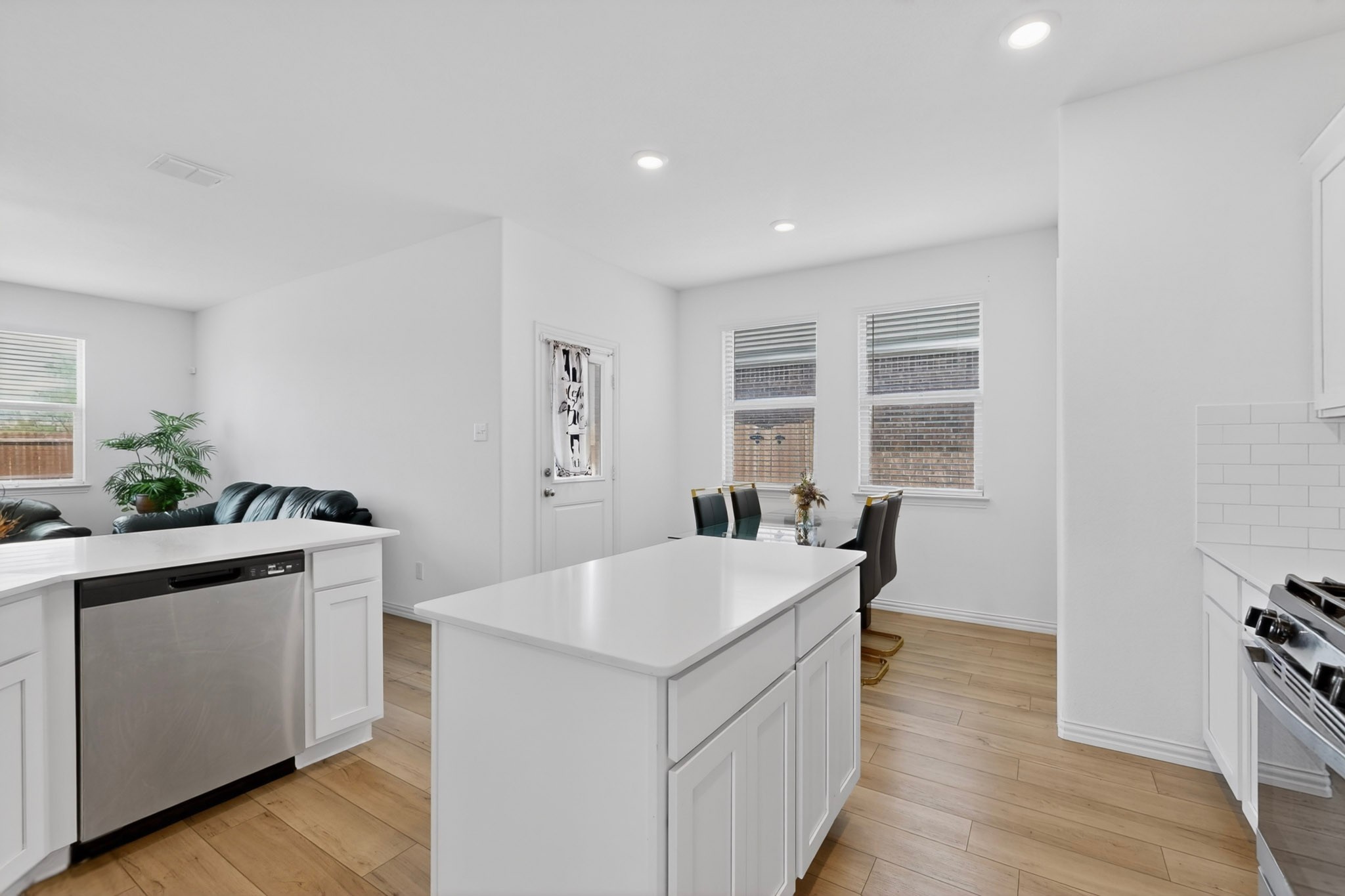 3401 Kingsview Drive