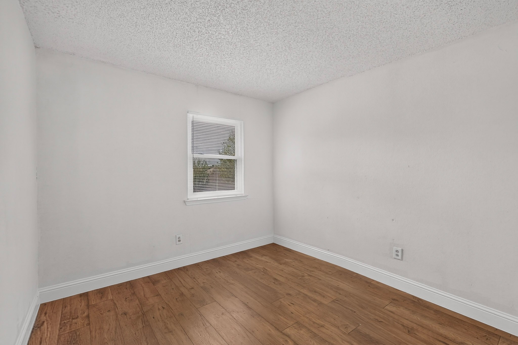11820 Amberly Lane