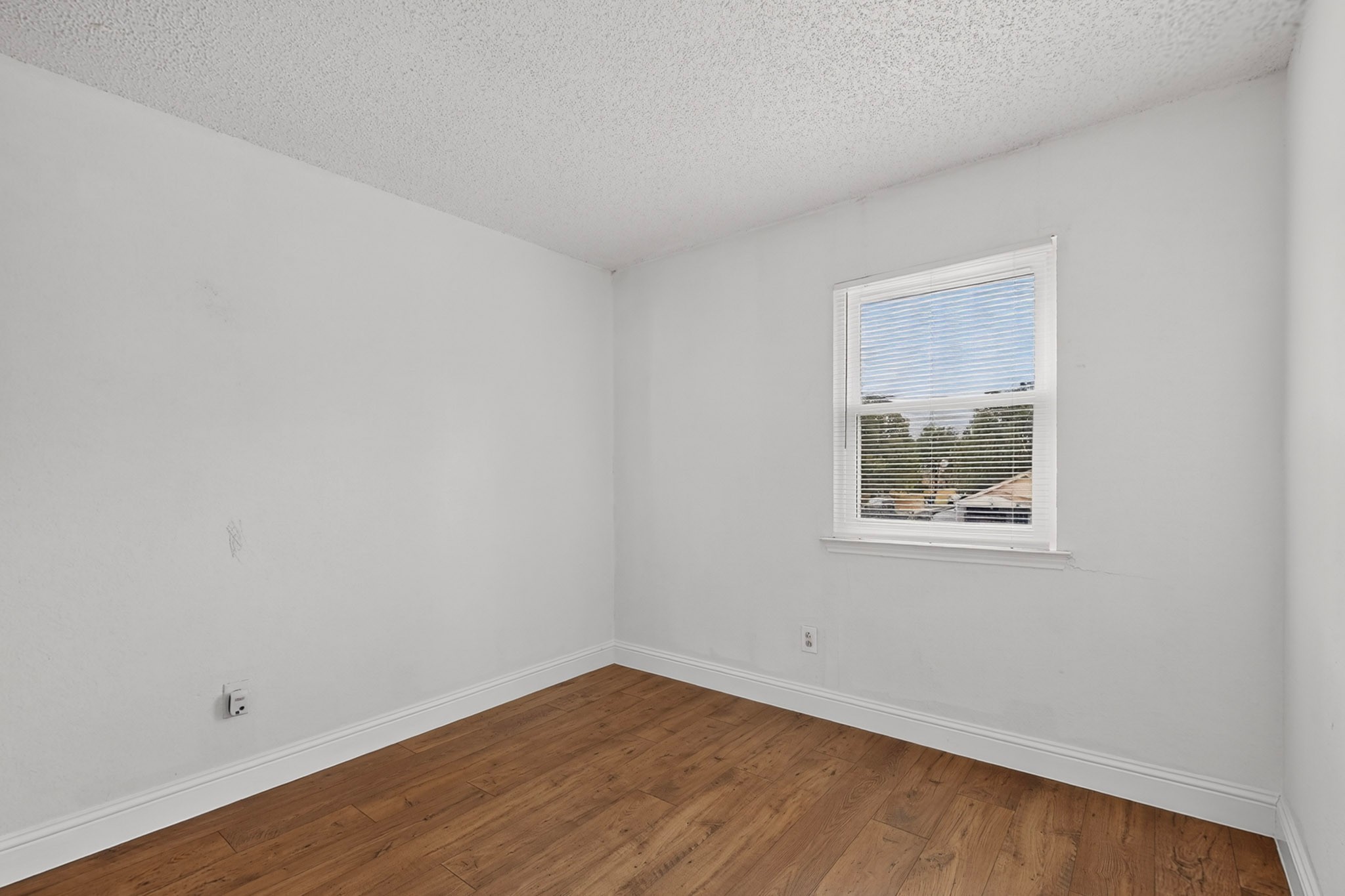 11820 Amberly Lane