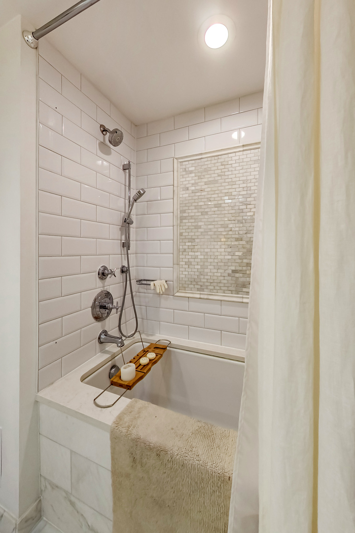 680 N Lake Shore Drive Unit: 1216