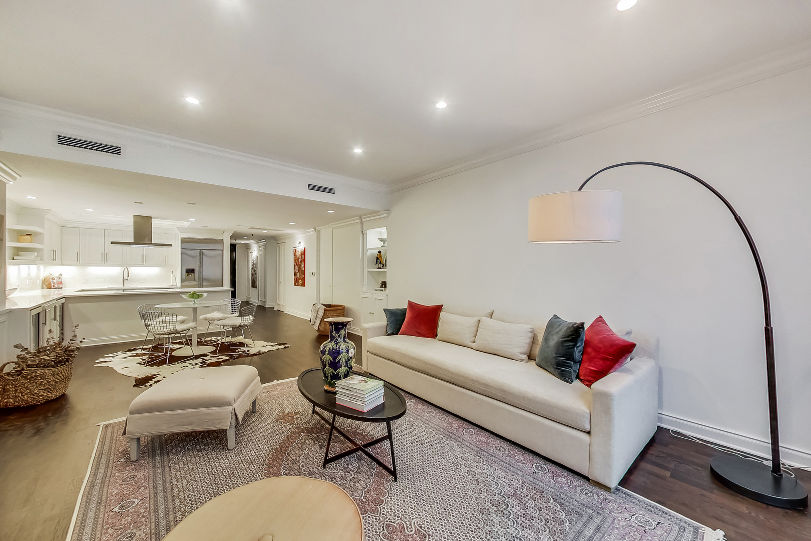 680 N Lake Shore Drive Unit: 1216