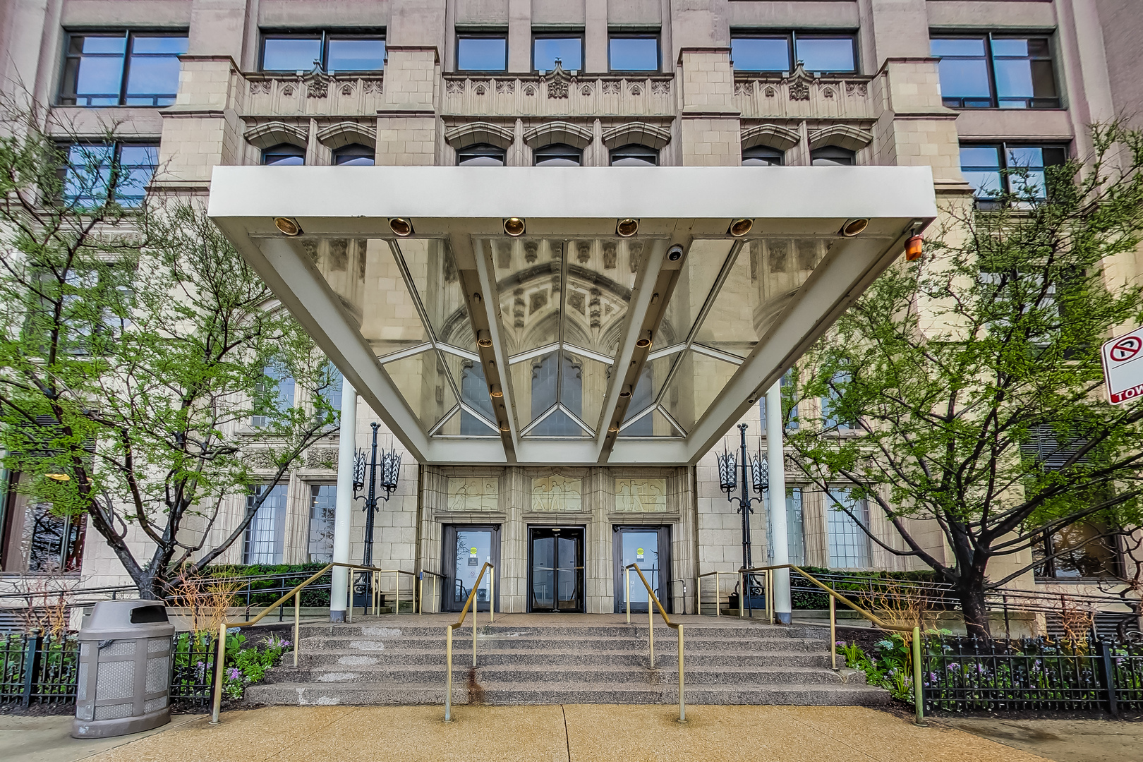 680 N Lake Shore Drive Unit: 1216