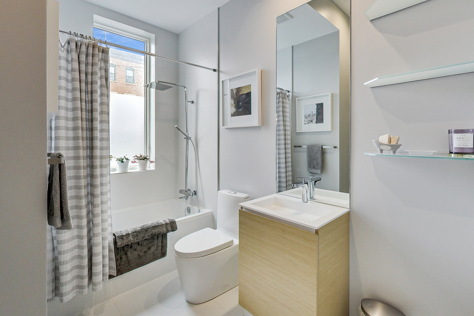 1311 W Chicago Avenue Unit: 2N