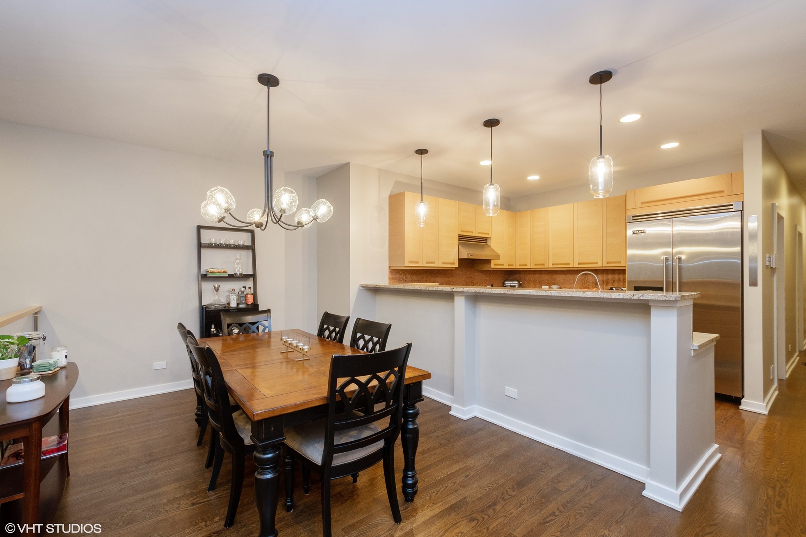 1955 W CORTLAND Street Unit: 1E