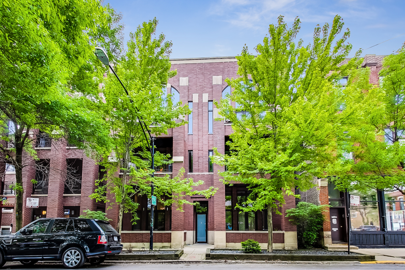 1955 W CORTLAND Street Unit: 1E