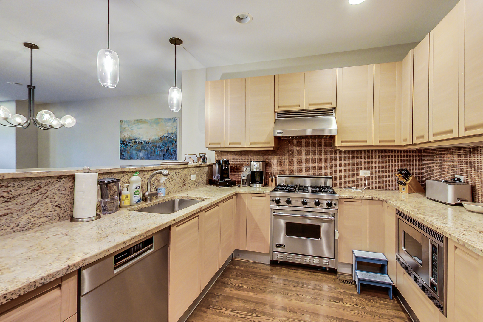 1955 W CORTLAND Street Unit: 1E