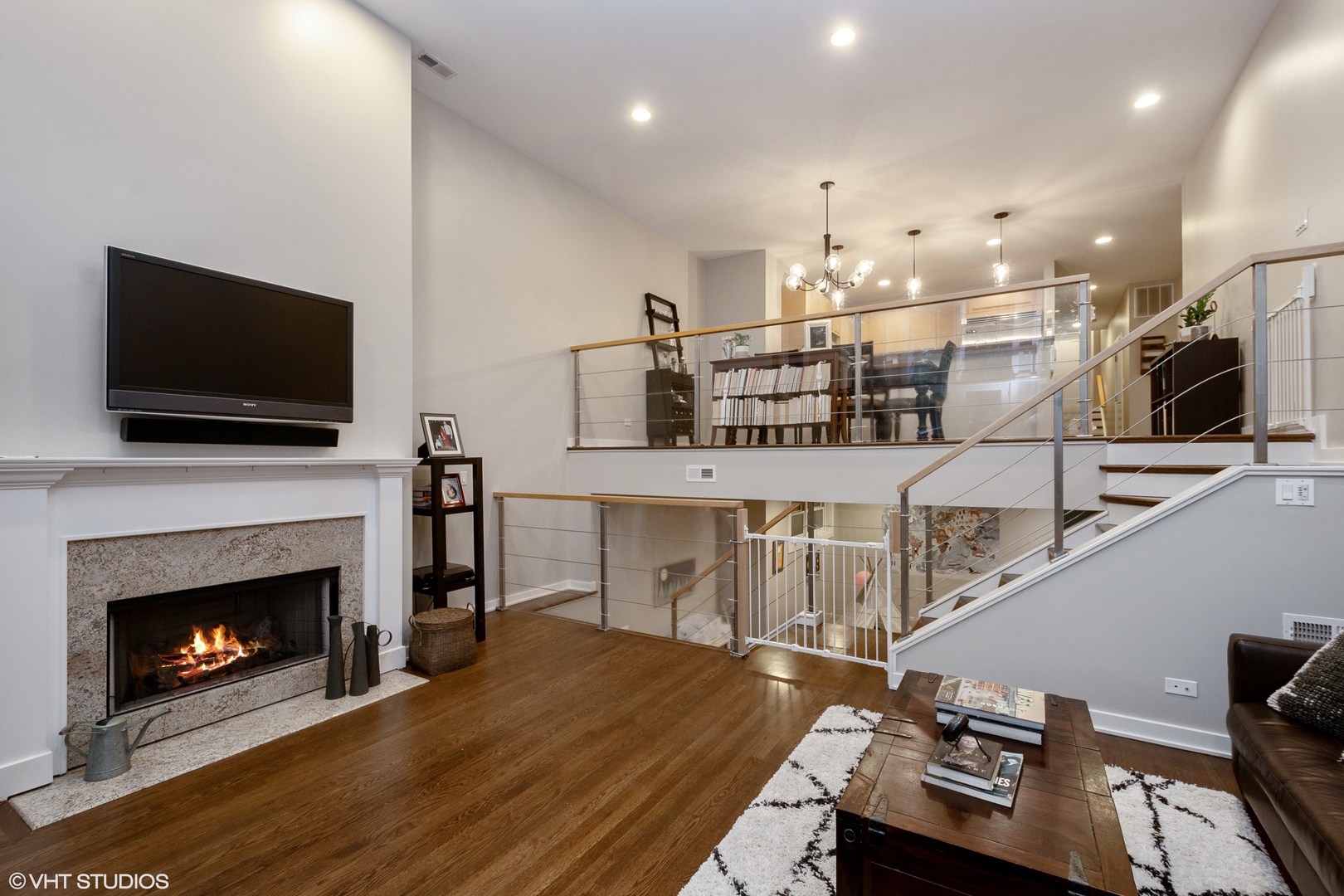 1955 W CORTLAND Street Unit: 1E