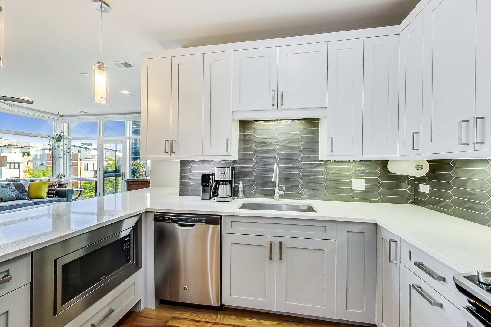 5 N Oakley Boulevard Unit: 308