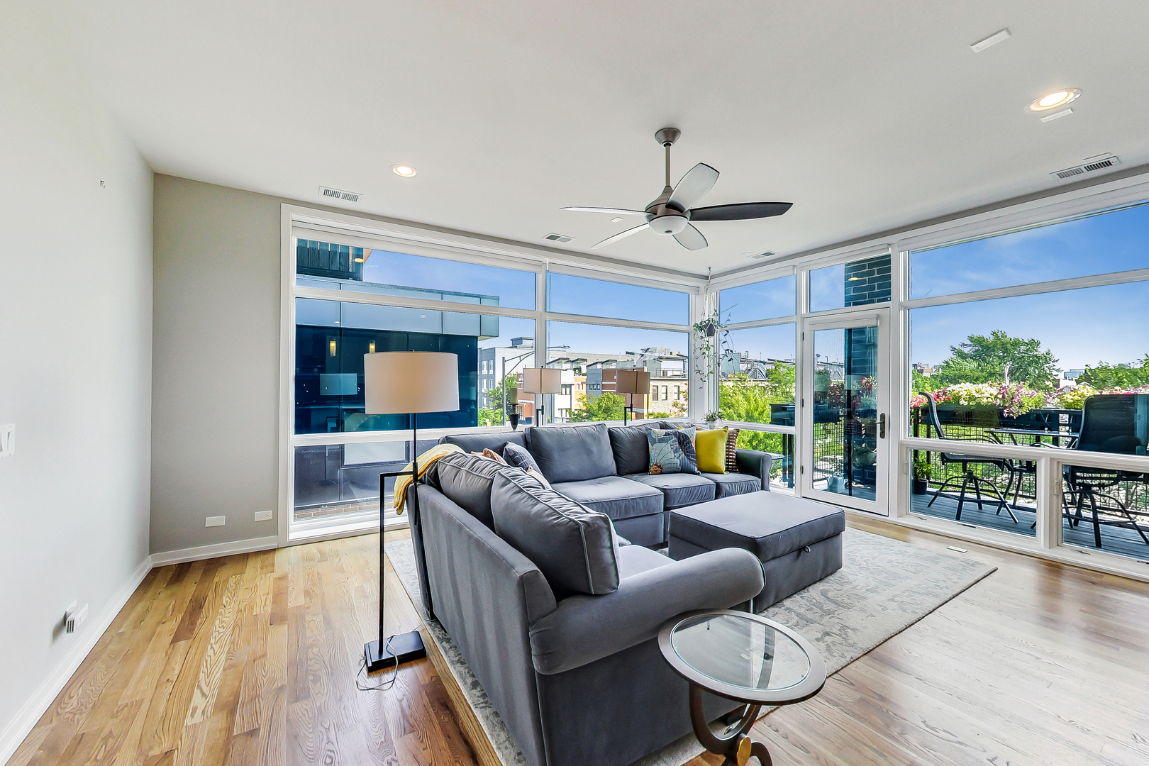 5 N Oakley Boulevard Unit: 308