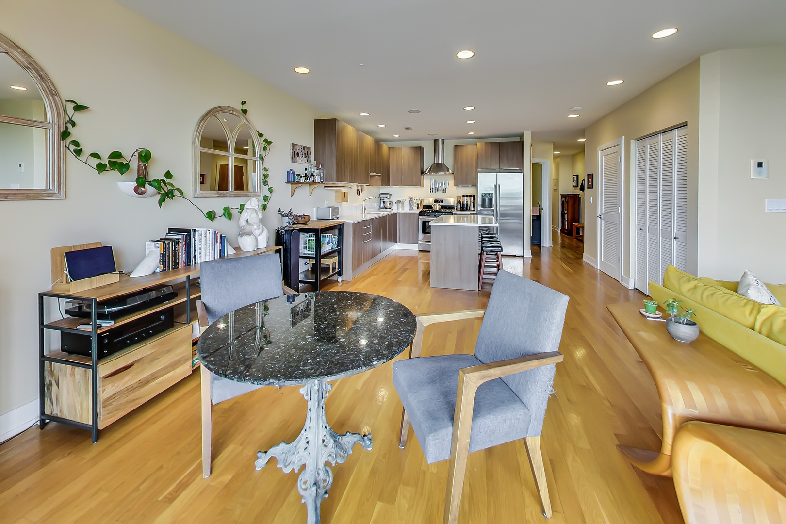 2800 W CHICAGO Avenue Unit: 3W