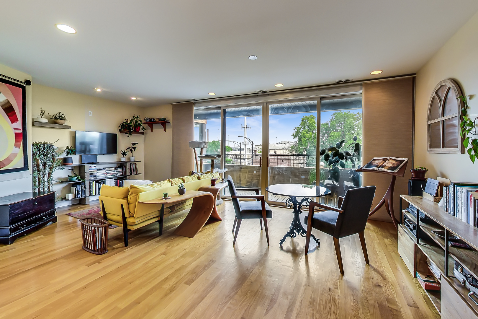 2800 W CHICAGO Avenue Unit: 3W