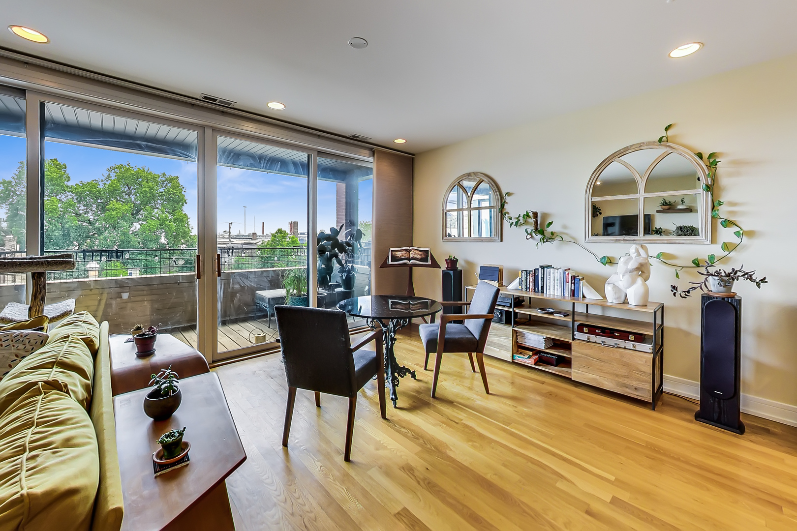 2800 W CHICAGO Avenue Unit: 3W
