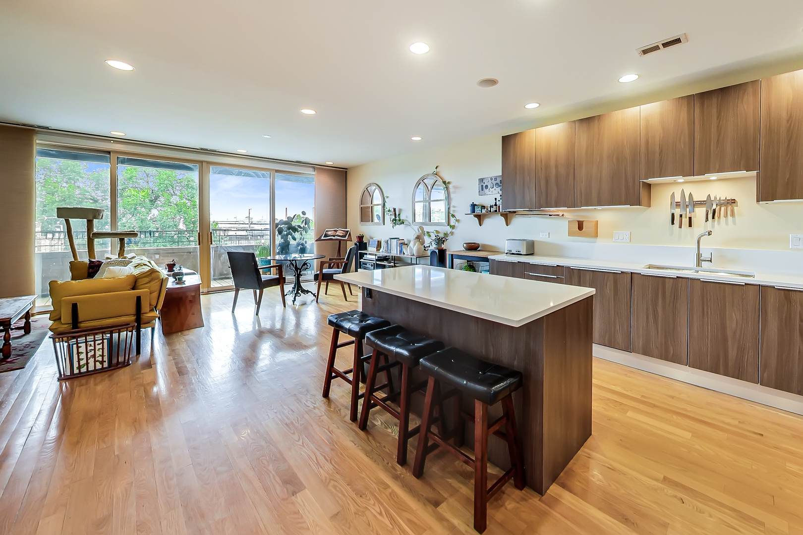 2800 W CHICAGO Avenue Unit: 3W