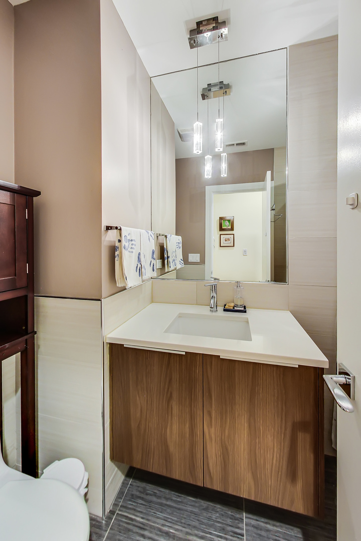 2800 W CHICAGO Avenue Unit: 3W