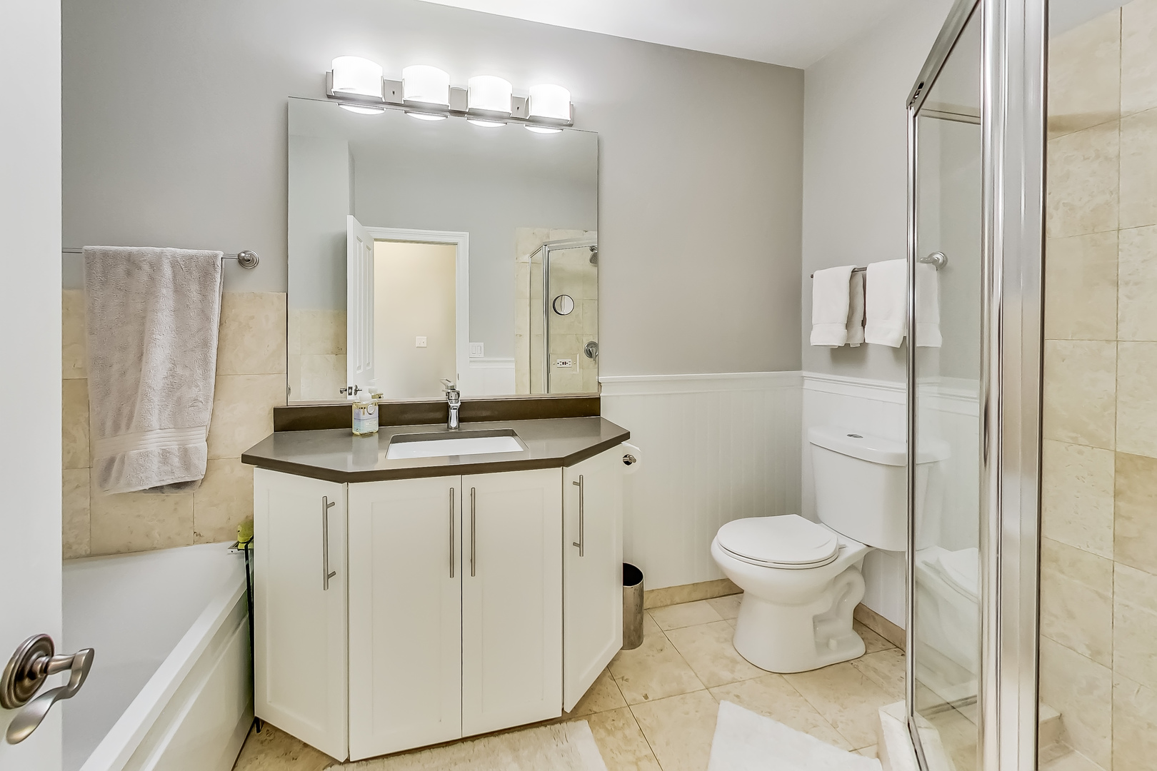 2130 W Division Street Unit: 3W