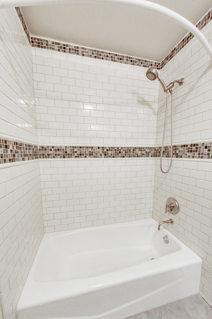 1111 W Madison Street Unit: 4E