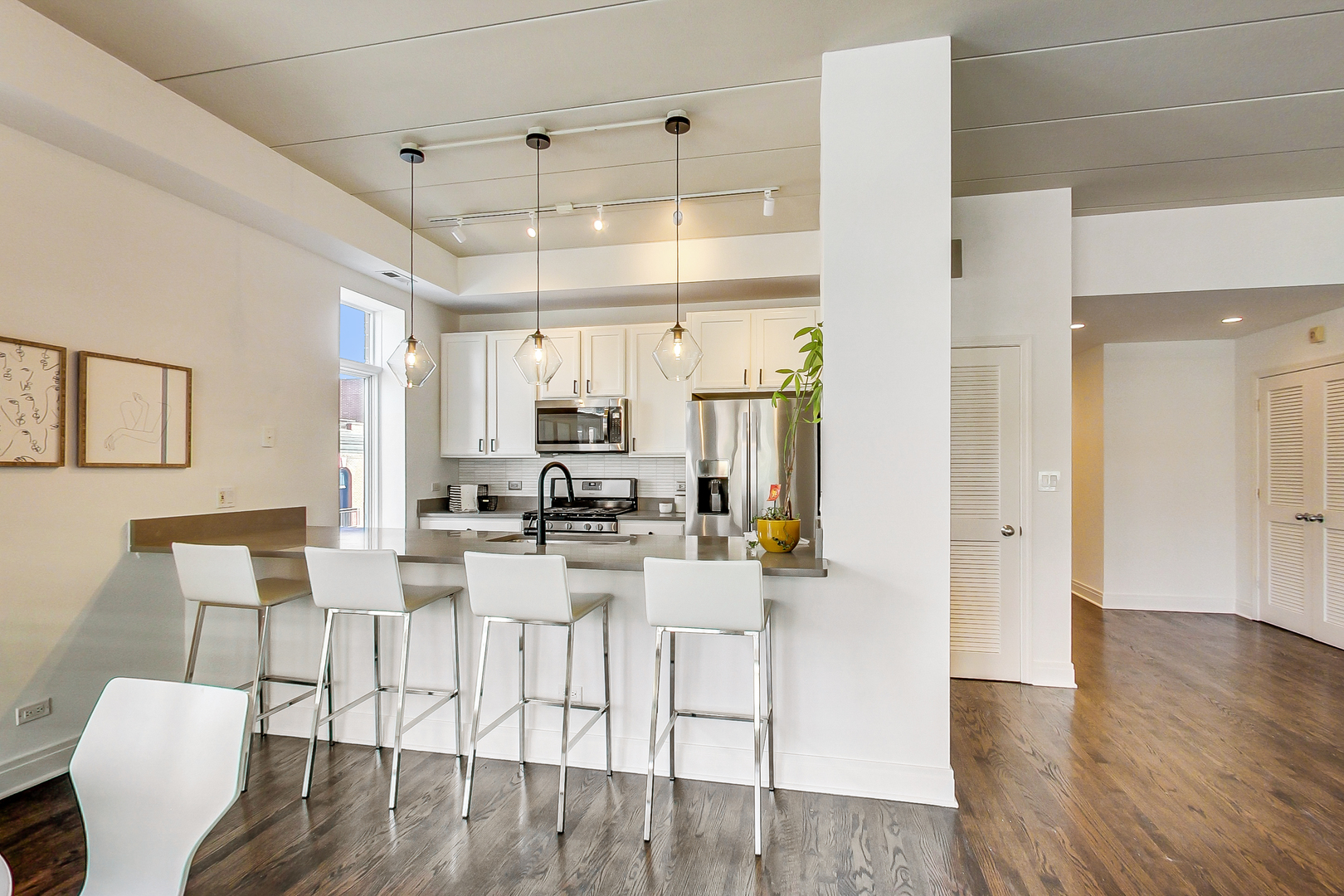 1111 W Madison Street Unit: 4E