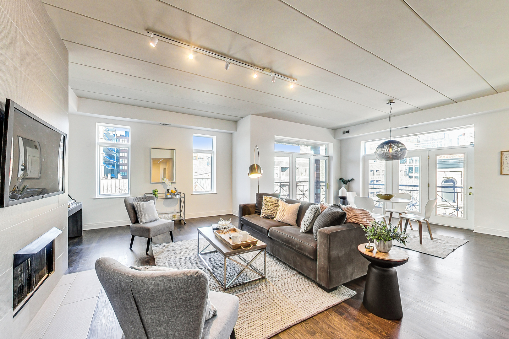 1111 W Madison Street Unit: 4E