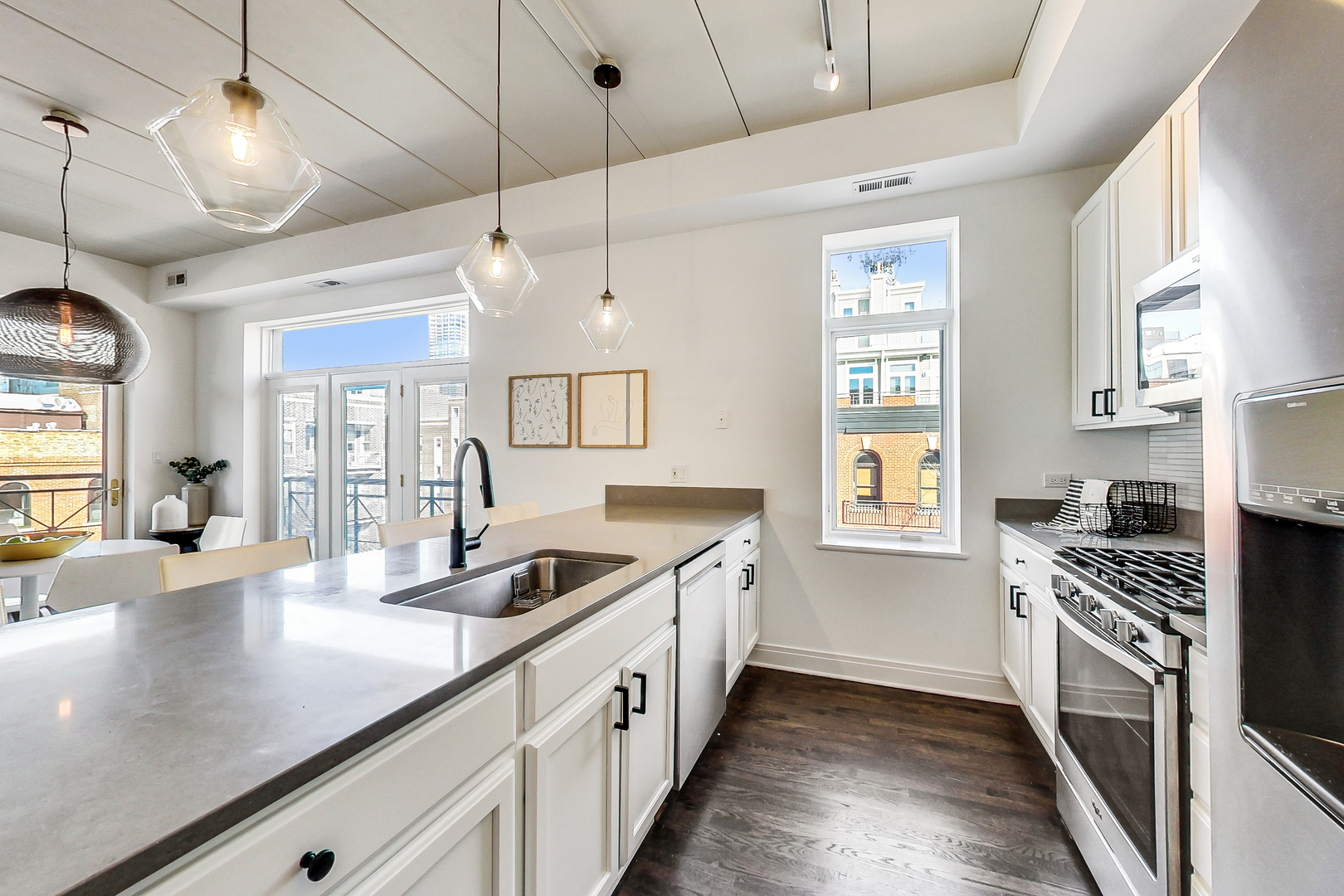 1111 W Madison Street Unit: 4E