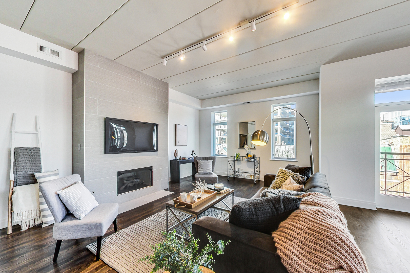 1111 W Madison Street Unit: 4E