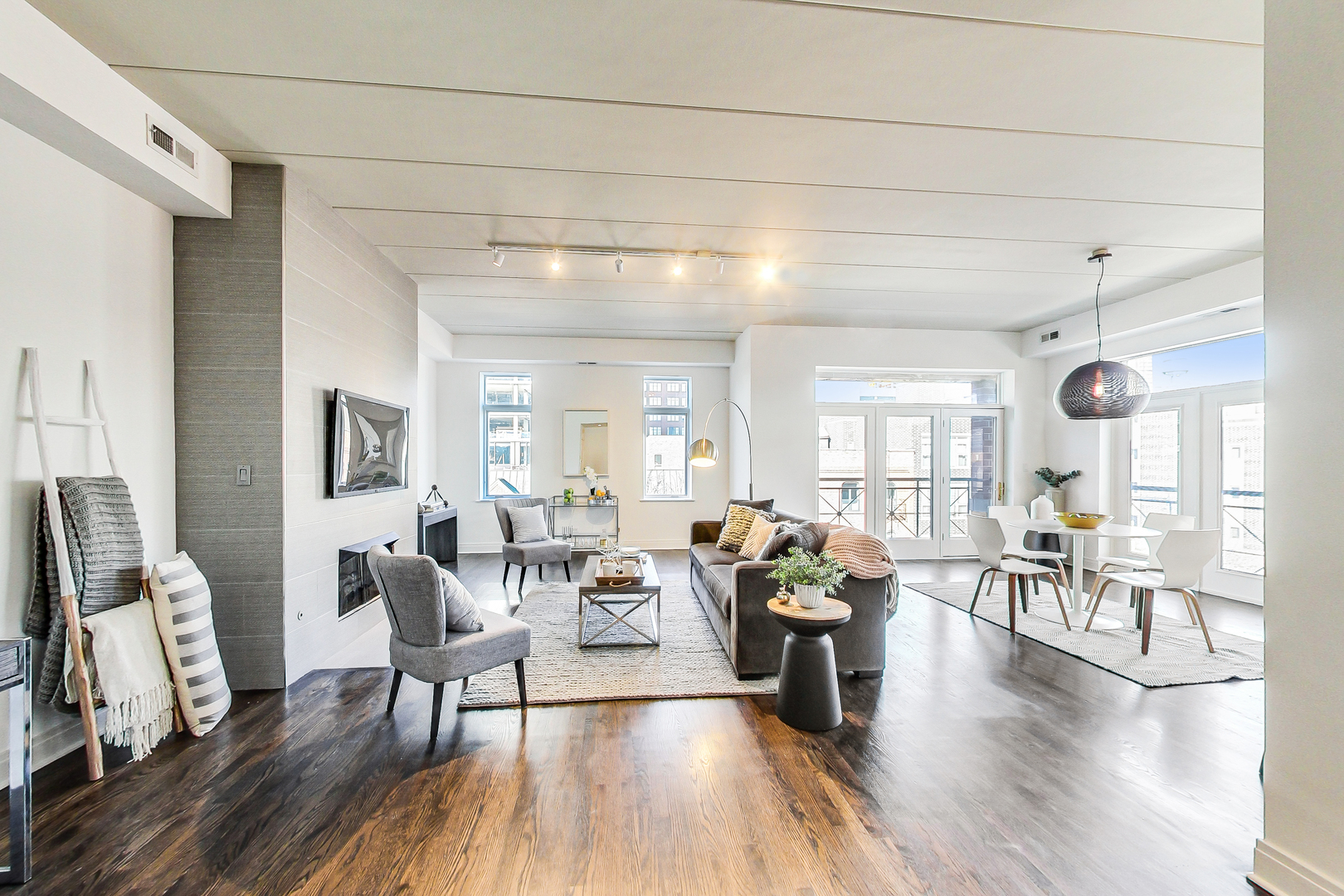 1111 W Madison Street Unit: 4E
