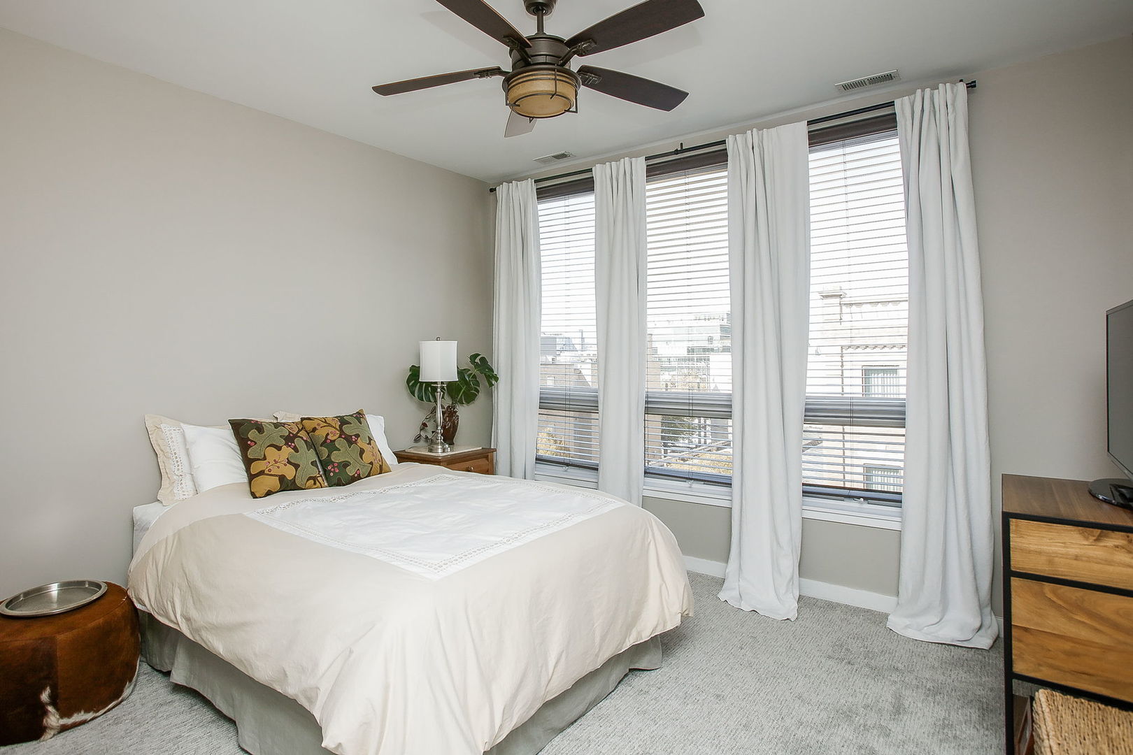1141 W WASHINGTON Boulevard Unit: 243