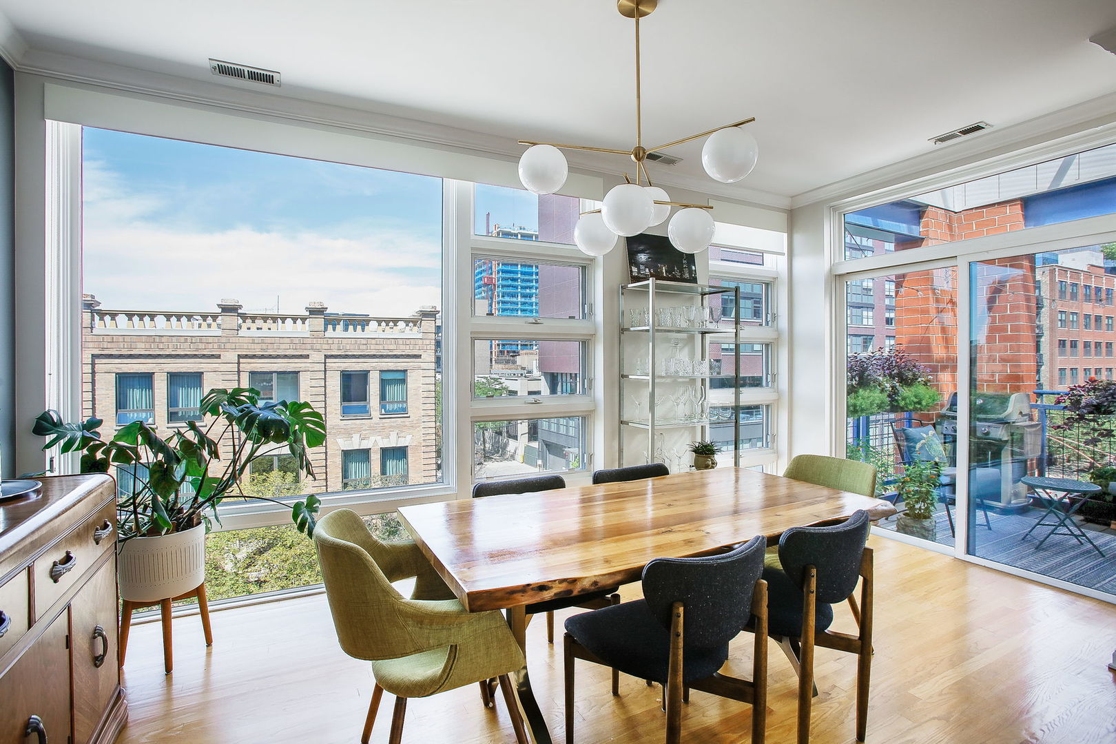 1141 W WASHINGTON Boulevard Unit: 243