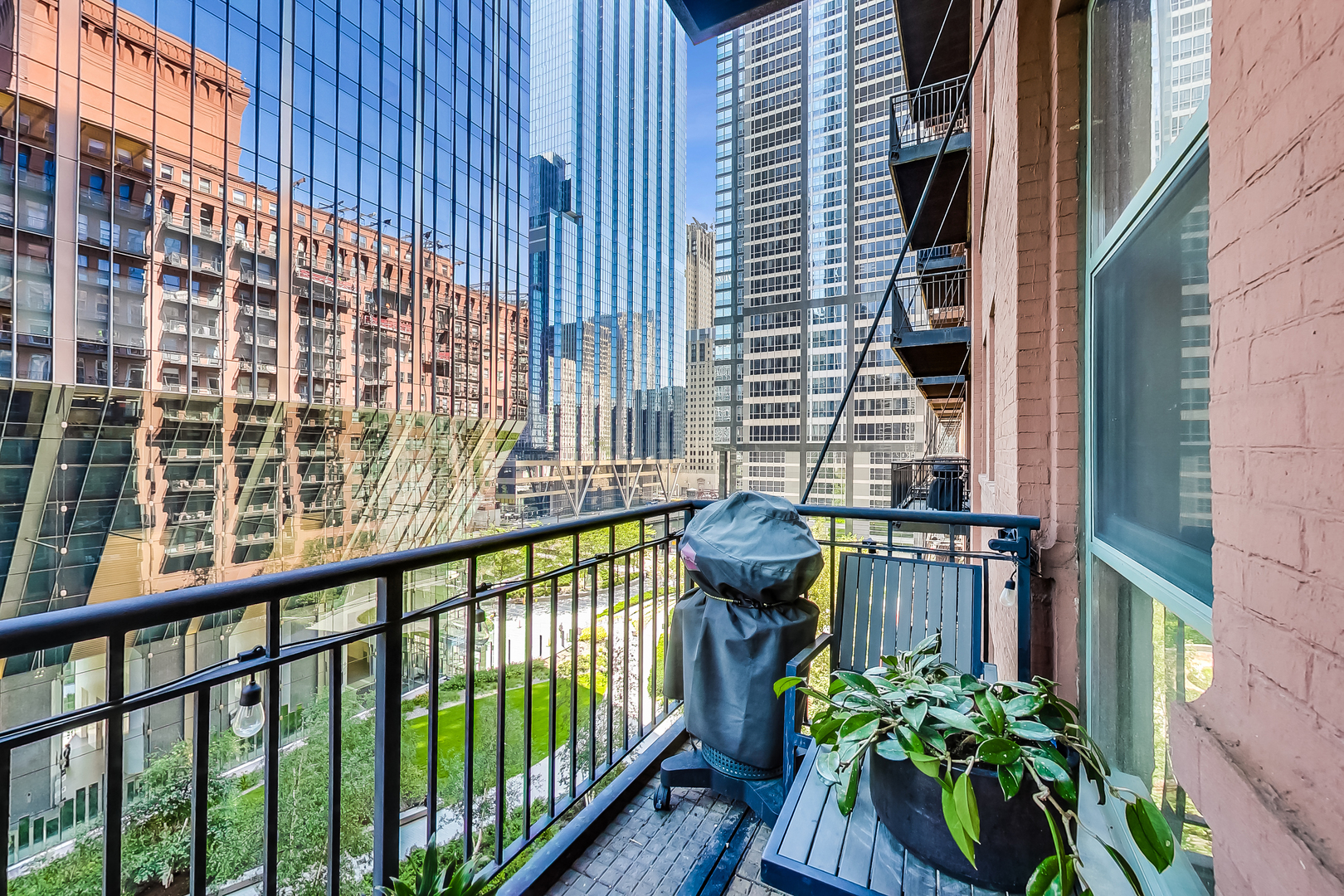 165 N CANAL Street Unit: 815