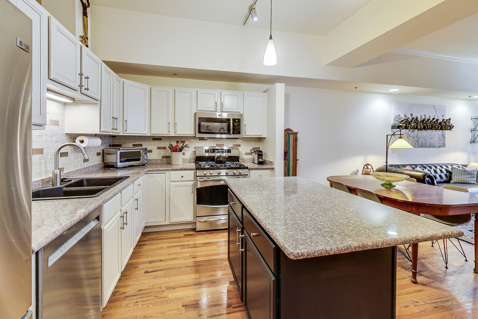 165 N CANAL Street Unit: 815