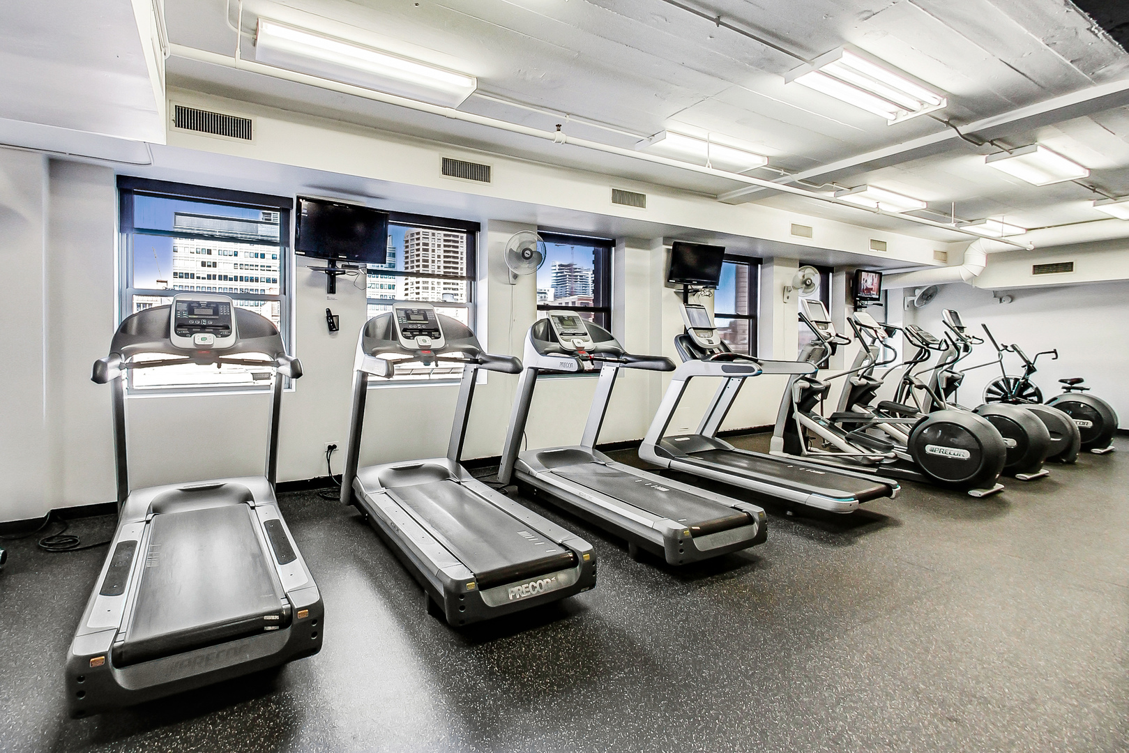 165 N CANAL Street Unit: 815