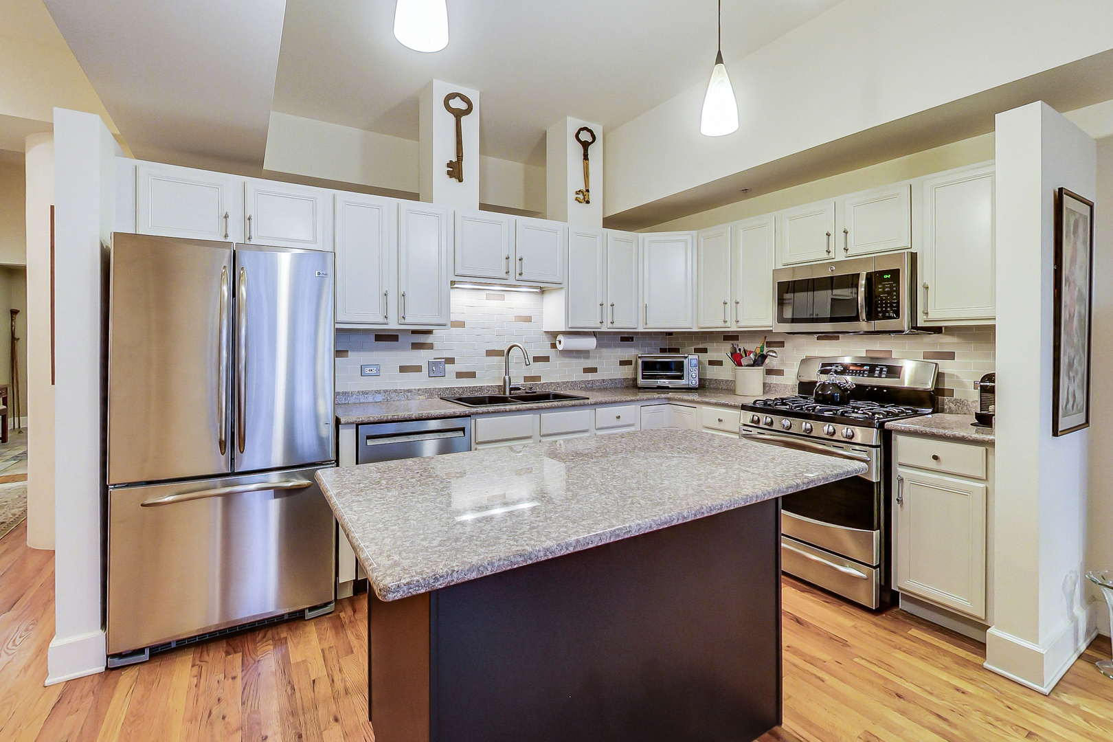165 N CANAL Street Unit: 815