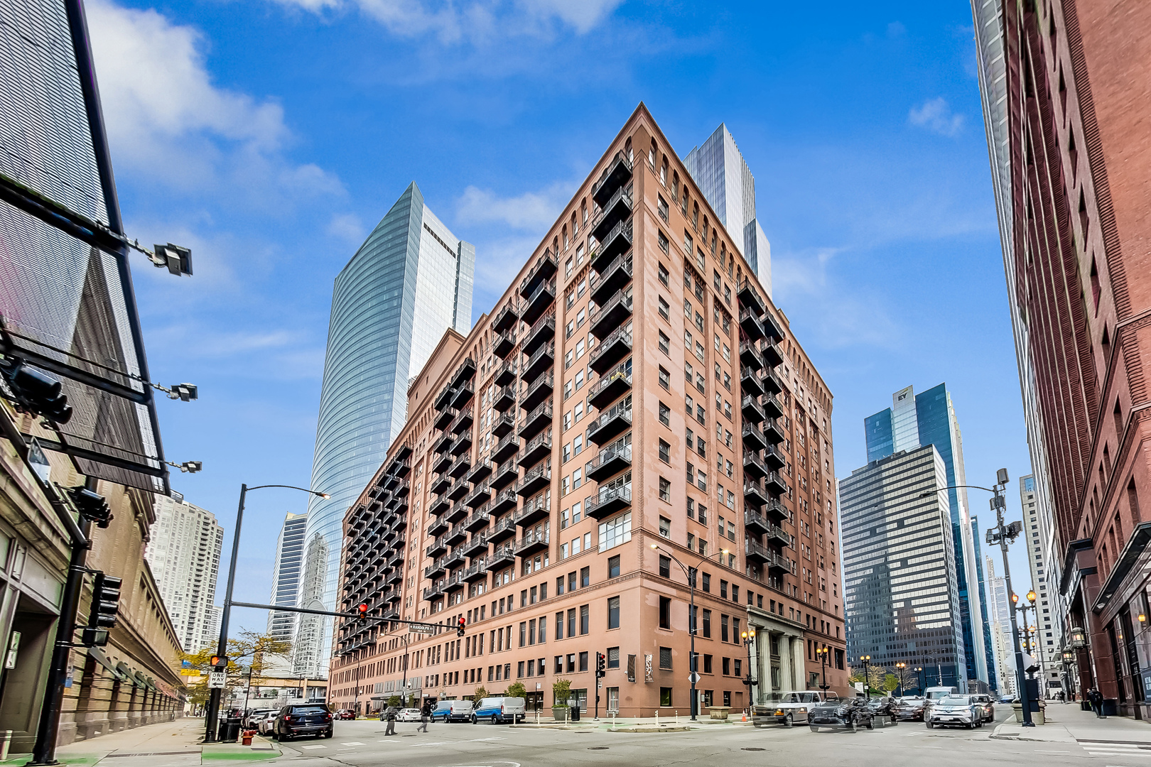 165 N CANAL Street Unit: 815