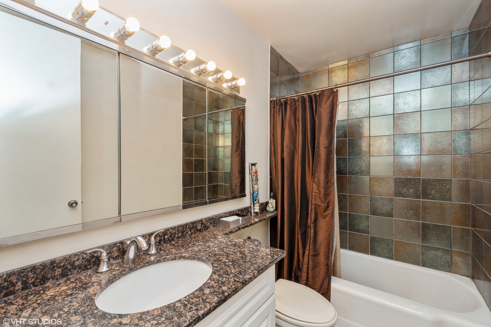 535 N Michigan Avenue Unit: 1407