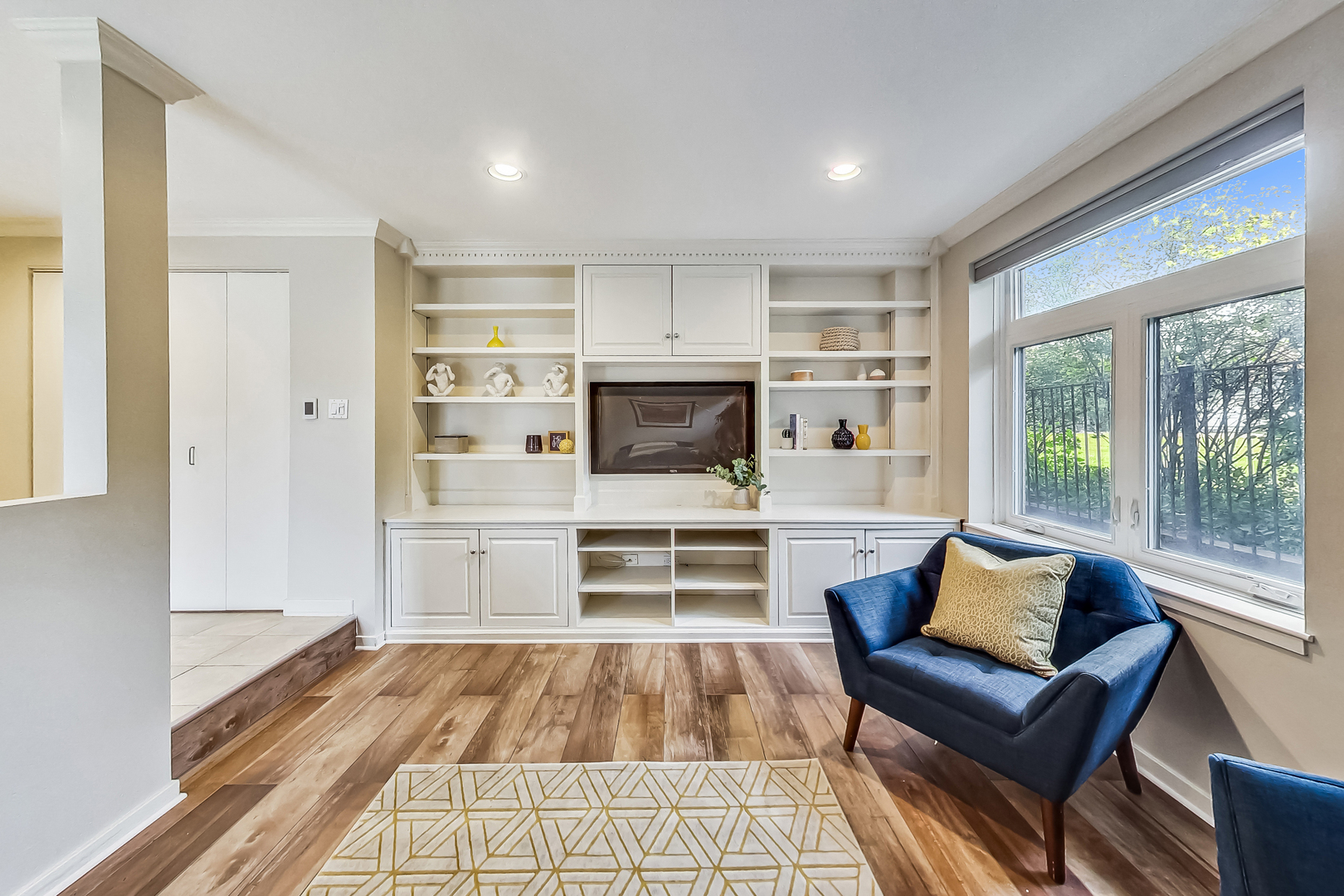 1830 N Winchester Avenue Unit: 101