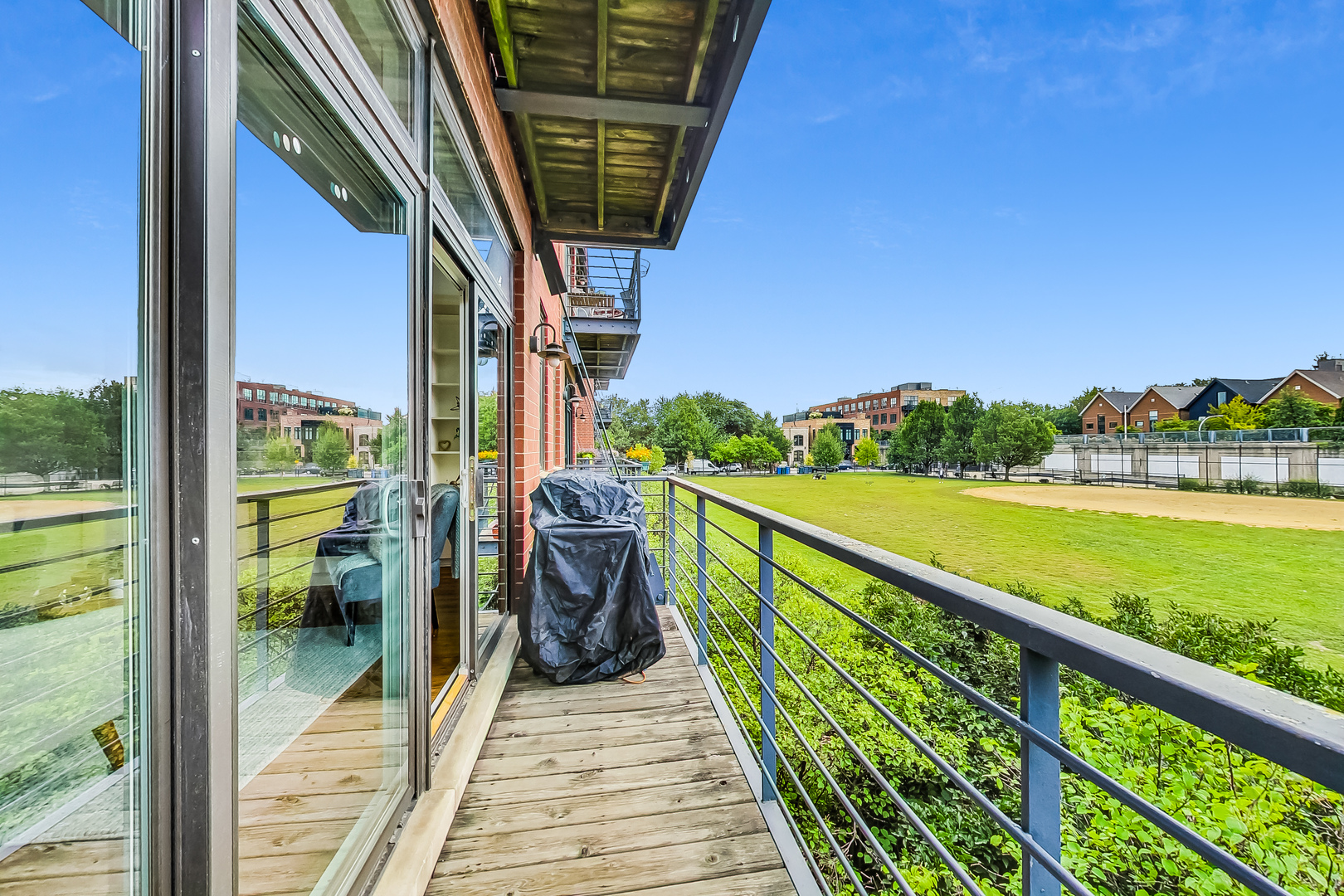 1830 N Winchester Avenue Unit: 101