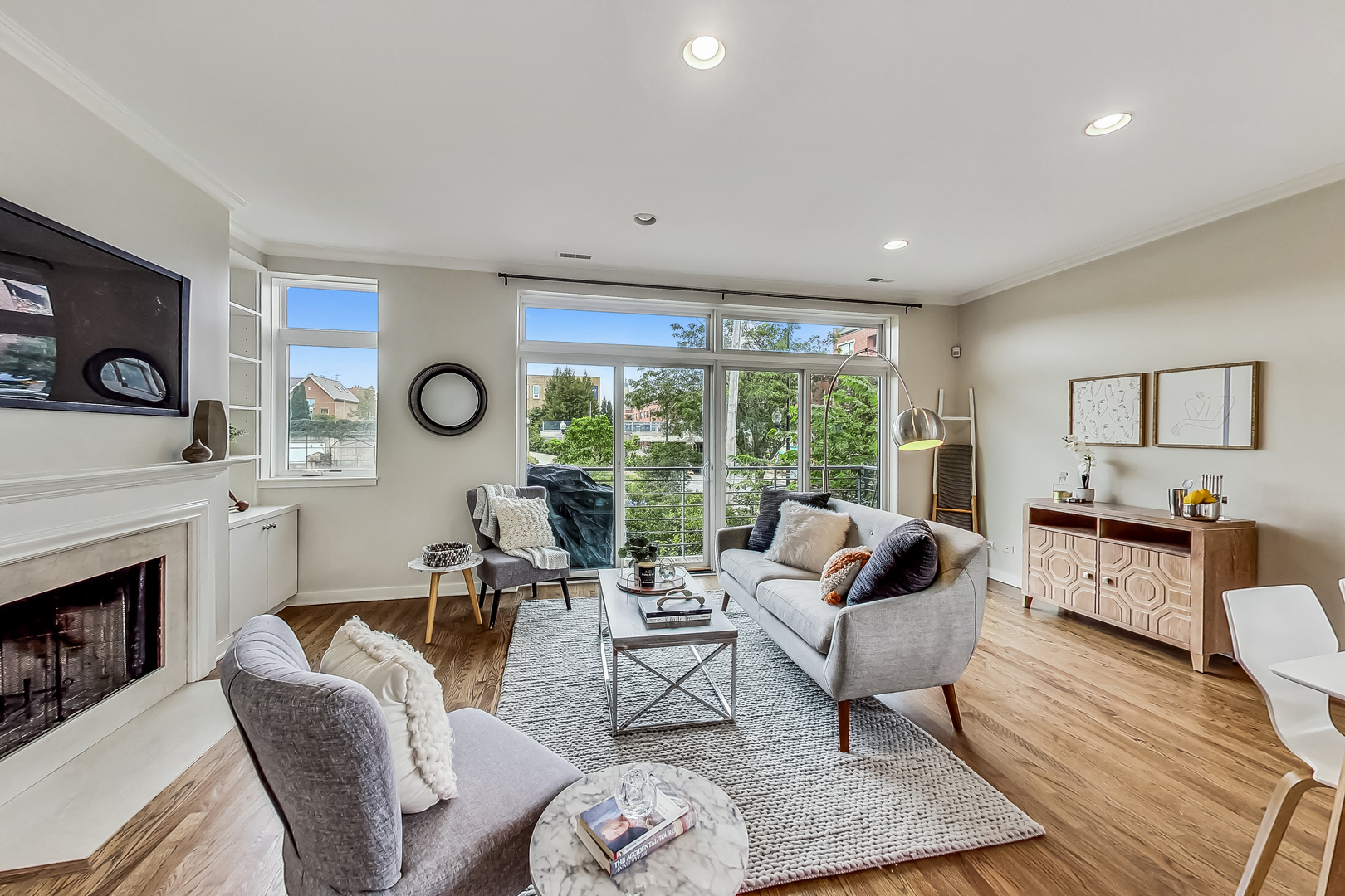 1830 N Winchester Avenue Unit: 101