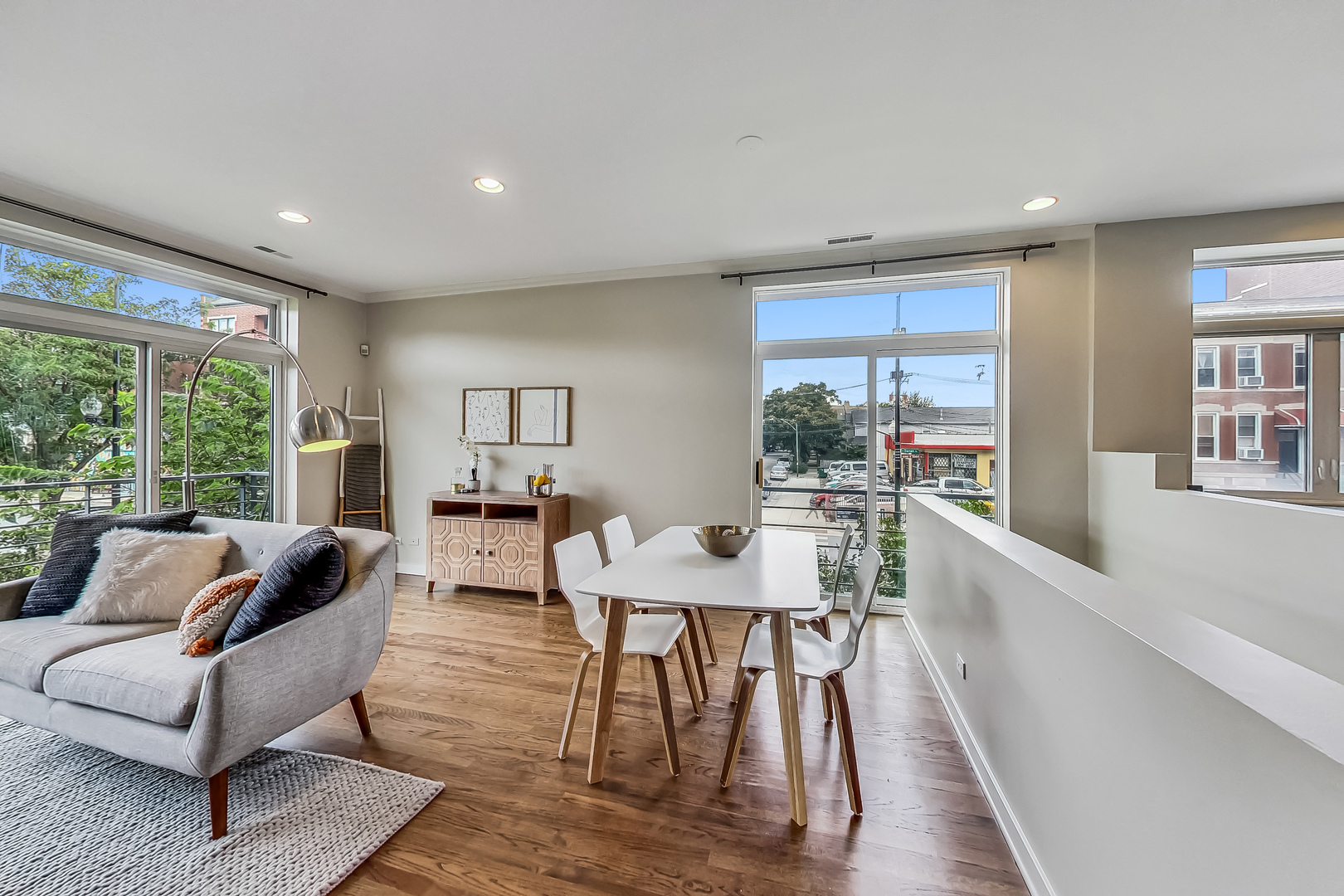 1830 N Winchester Avenue Unit: 101