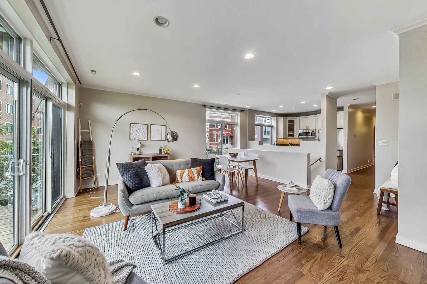 1830 N Winchester Avenue Unit: 101