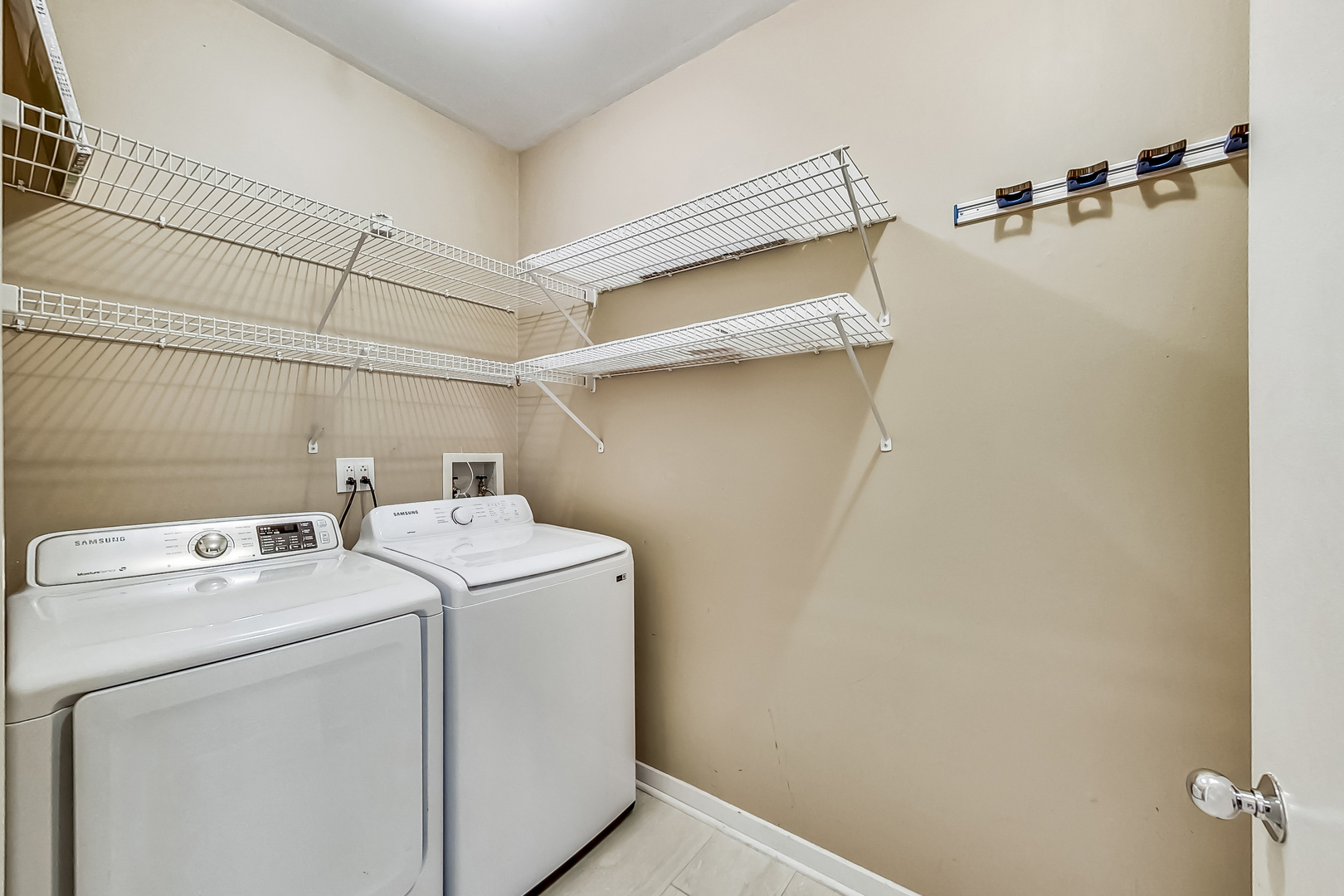 1830 N Winchester Avenue Unit: 101