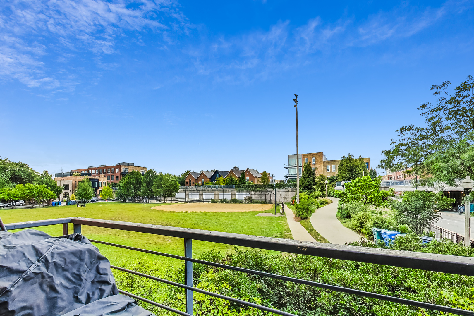 1830 N Winchester Avenue Unit: 101