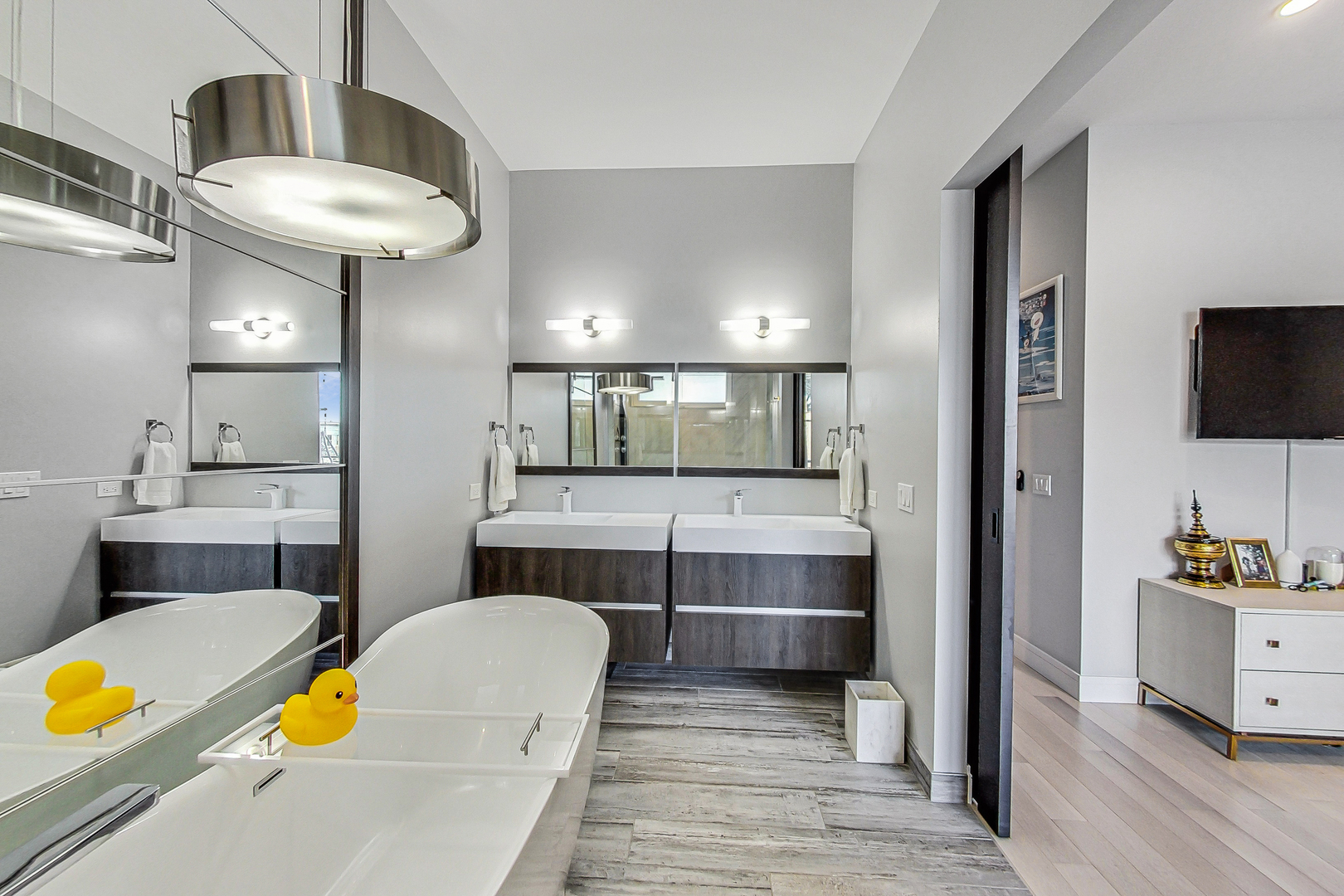 845 N California Avenue Unit: 3