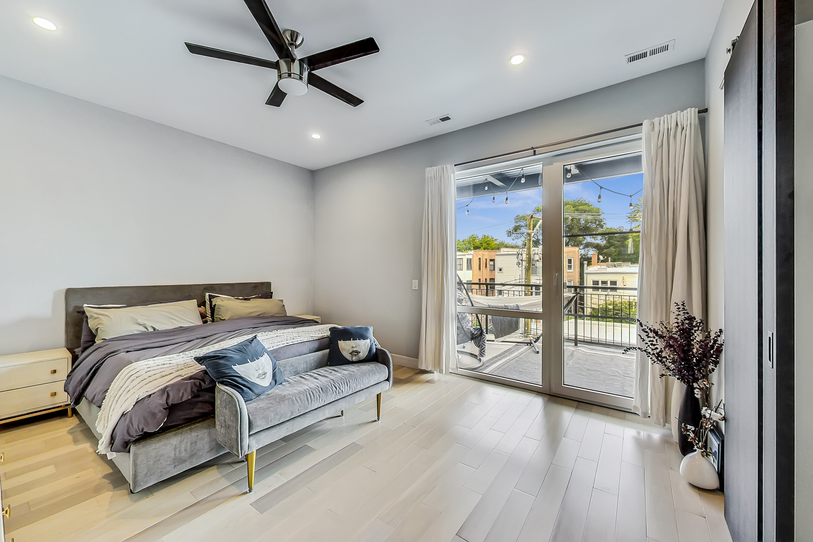 845 N California Avenue Unit: 3